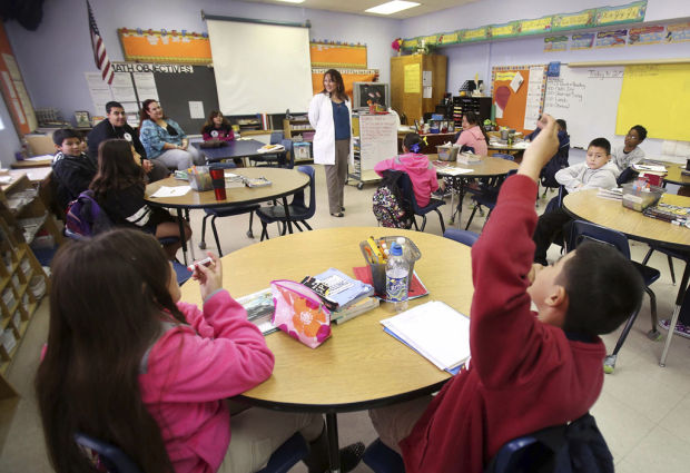 Neto's Tucson: Doctor, a success story from the barrio, tells Manzo kids that they can do it, too